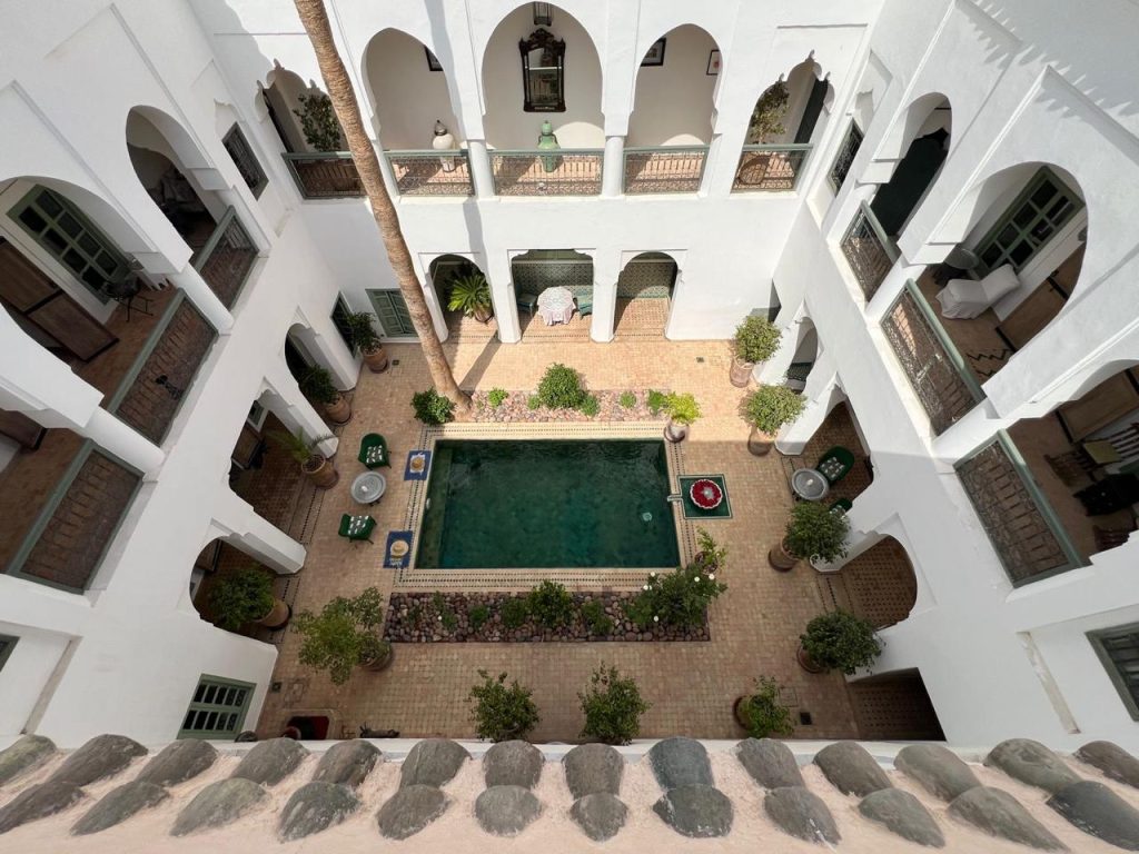 42D75A7F-D4D4-40E8-B40C-92CAD39FA181