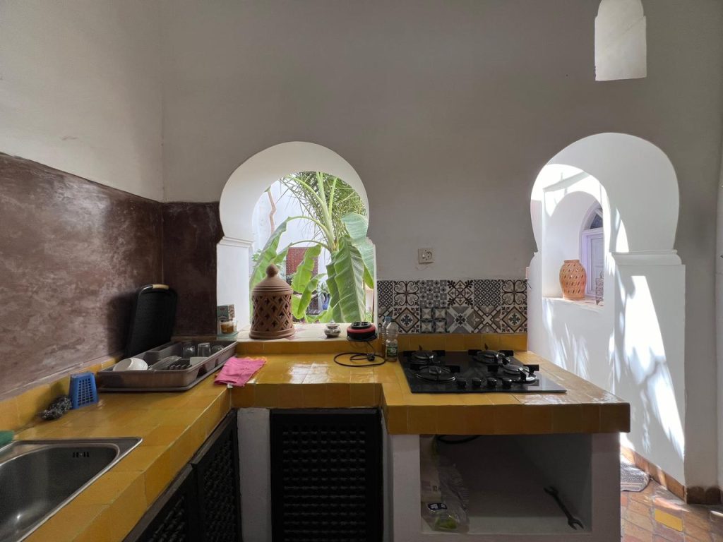 9B5F2969-250E-4045-81D2-D690256E3716