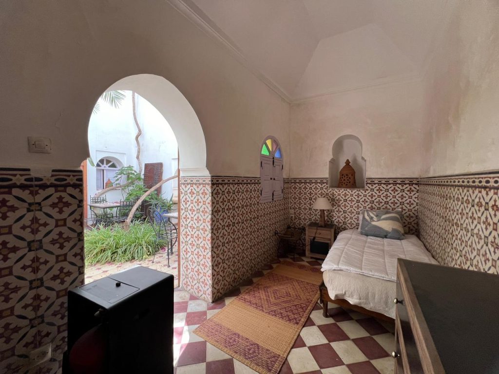 A731968B-9AF9-40BF-AF56-AF424C1AAC5A