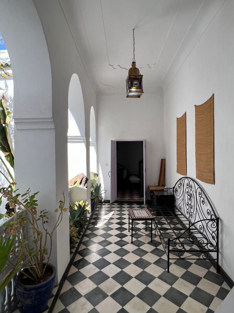 B38D9DEA-1AEF-483D-A9E2-C24A8BF46CC5