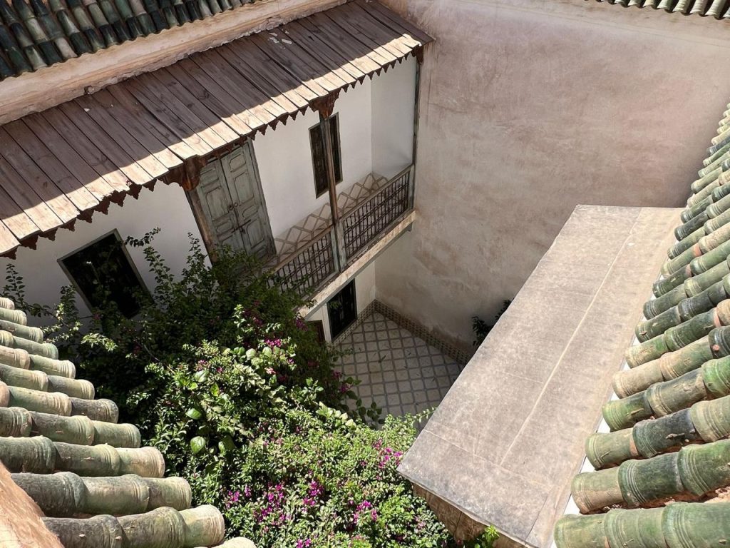 C9B83742-AA75-44F2-AFB4-725A3DBAA664